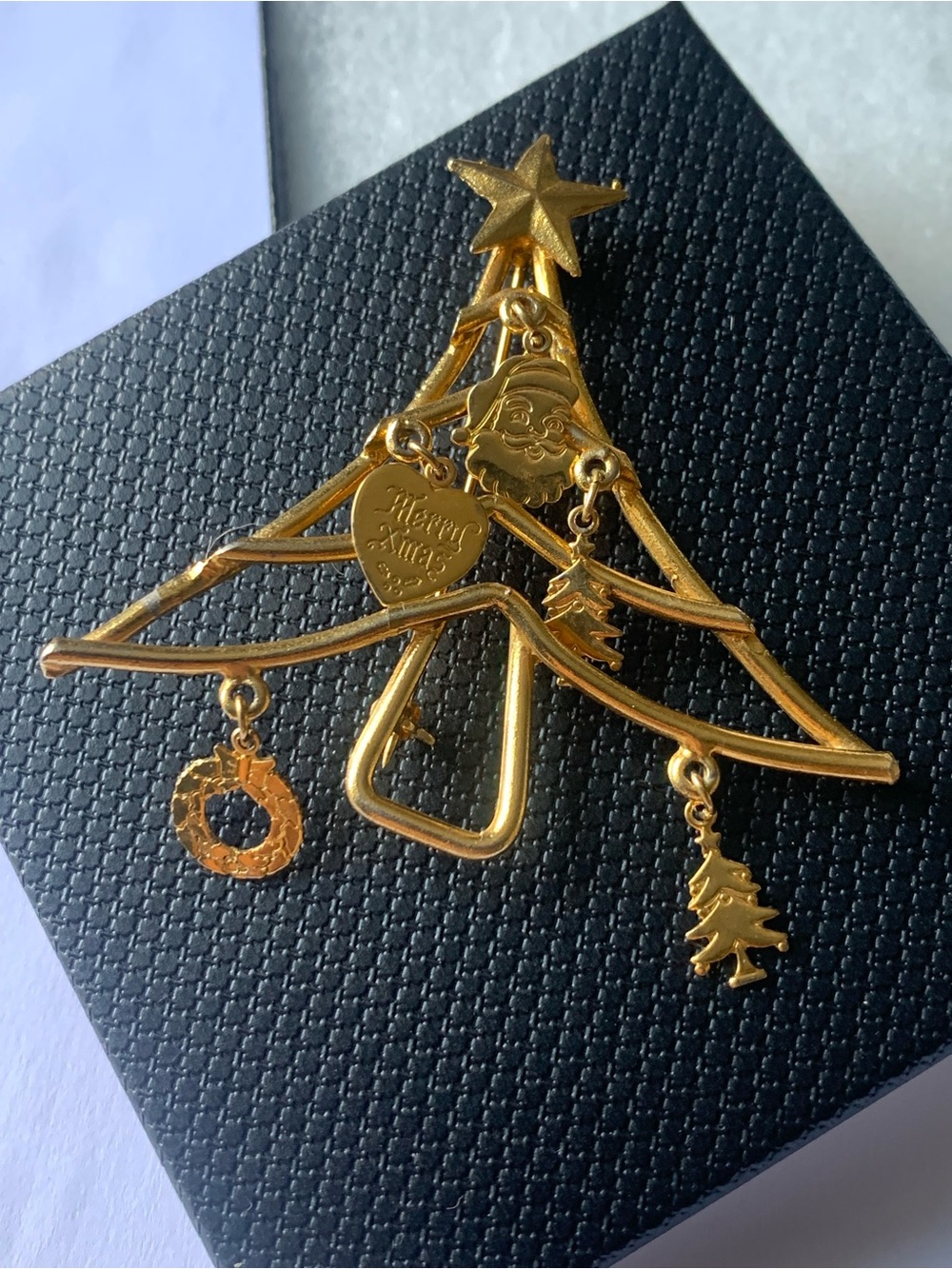 Vintage Gold Tone Christmas Tree Charm Brooch - Festive Holiday Pin - Picture 8 of 13